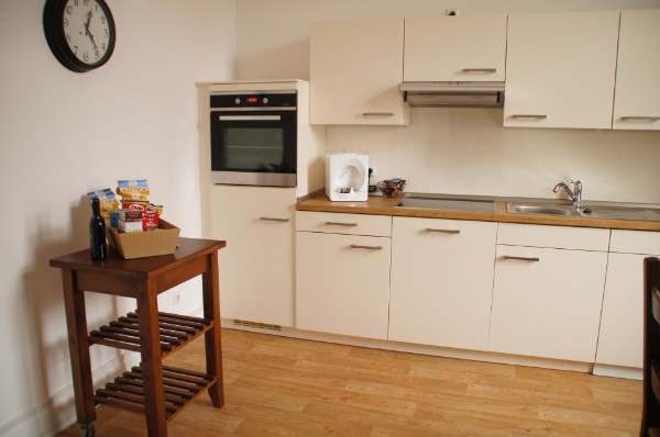 K&uuml;che mit Ofen und Espressomaschine